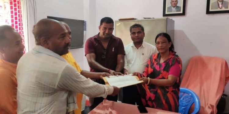 गाउँपालिका अध्यक्षको कार्यप्रति असन्तुष्ट हुँदै पाँच राजनीतिक दलले बुझाए ज्ञापनपत्र