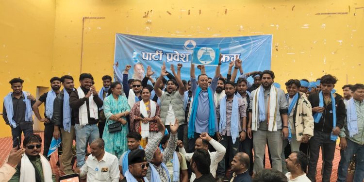 निर्वाचनको मुखमै रास्वपाप्रति जनकपुरधाममा युवाहरुको क्रेज, सयौँ युवा गरे प्रवेश