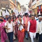 प्रचार प्रसारको अन्तिम दिन जुलीको जनकपुरधाम बजारमा घरदैलो